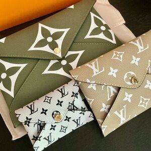 😍 Quality Trio Envelopes Green, Tan, and Cream Monogram Set